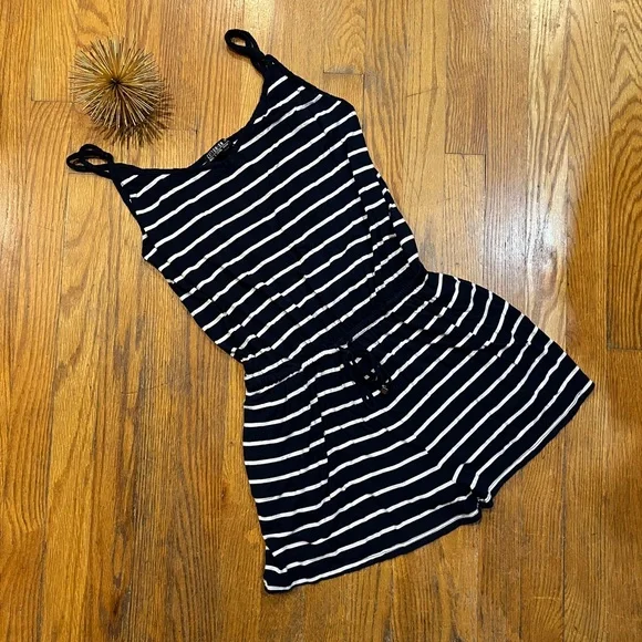 Striped Knit Elastic Waist Loose Fit Romper With Spaghetti Strap Size Medium - Picture 4 of 6